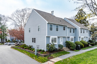 140 N Main ST in Attleboro, MA - Foto de edificio - Building Photo