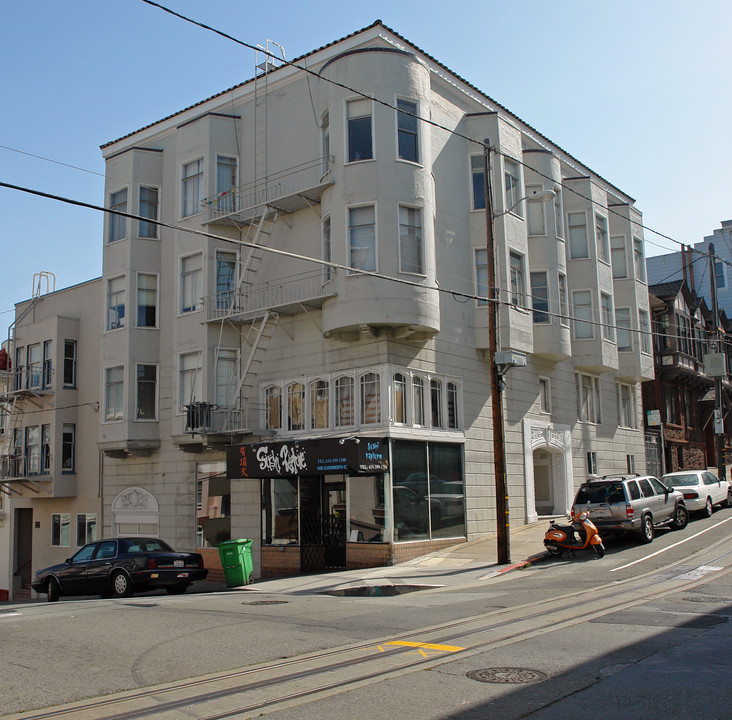 1390 Washington St in San Francisco, CA - Building Photo