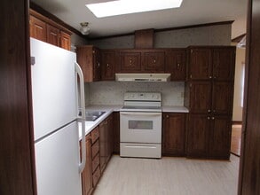 102 Thomas Jefferson Dr in Roanoke Rapids, NC - Building Photo - Building Photo