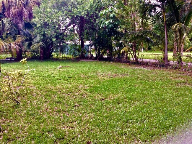 1891 SW 29th Ave in Fort Lauderdale, FL - Building Photo - Building Photo
