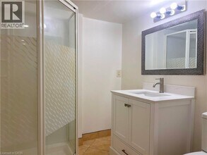 223 Pioneer Dr in Kitchener, ON - Building Photo - Building Photo