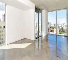 151 SE 1st St, Unit 2510 in Miami, FL - Building Photo