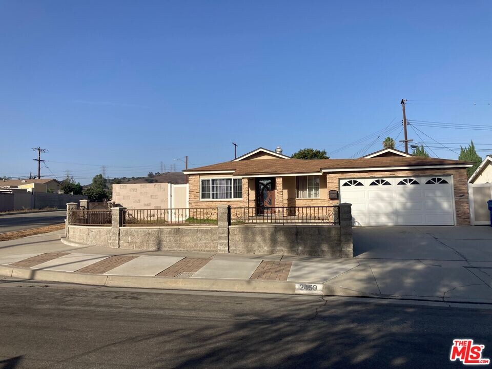 2459 Recinto Ave in La Puente, CA - Building Photo