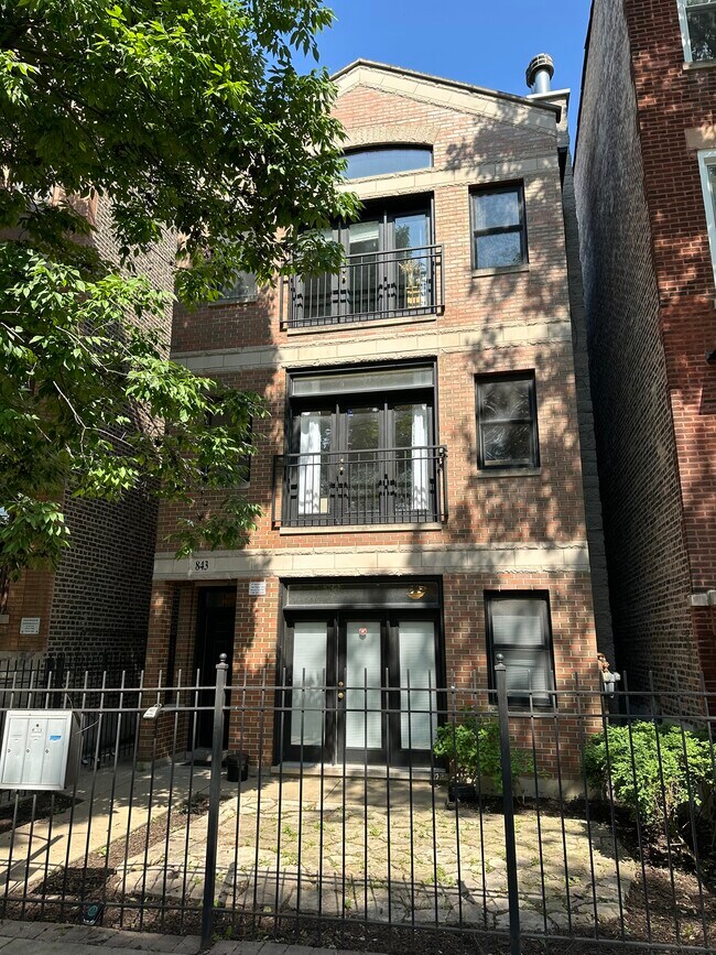843 N Mozart St, Unit 1