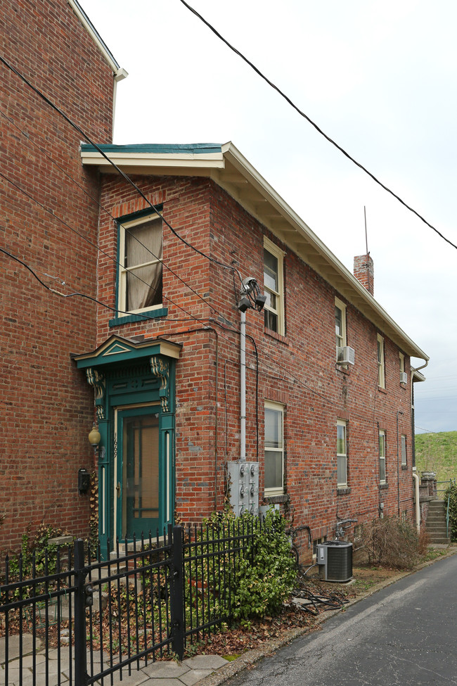 1669 Story Ave in Louisville, KY - Building Photo - Building Photo