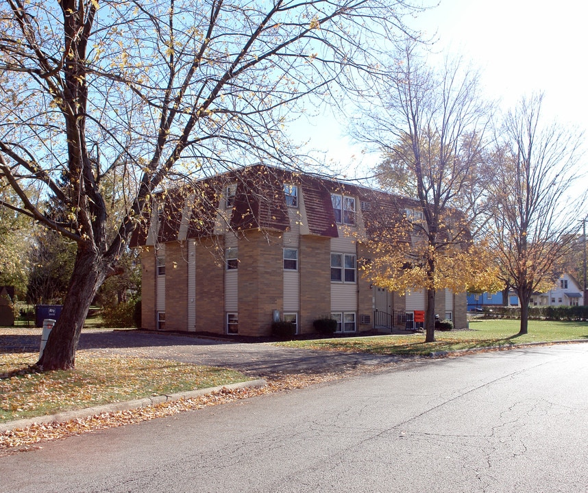 137 Lemans Dr in Youngstown, OH - Building Photo