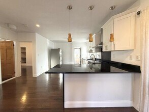 239 Quincy Shore Dr in Quincy, MA - Building Photo - Building Photo