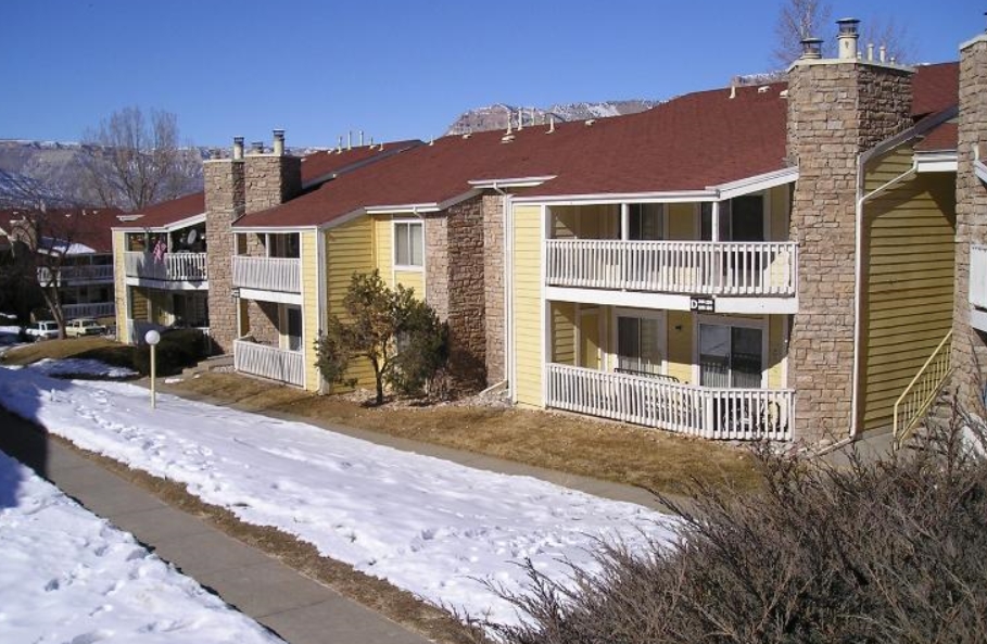 Willow Ridge in Parachute, CO - Building Photo