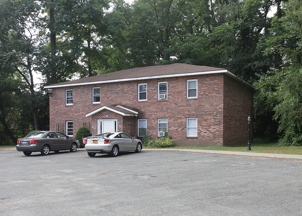 10-12 Red Fox Dr in Albany, NY - Foto de edificio