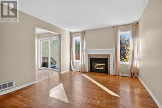 24 Hemlo Crescent in Ottawa, ON - Building Photo - Building Photo