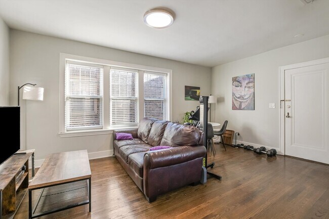 3228 N Hamlin Ave in Chicago, IL - Building Photo - Building Photo