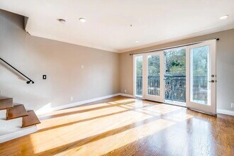 3401 Barham Blvd in Los Angeles, CA - Building Photo - Building Photo