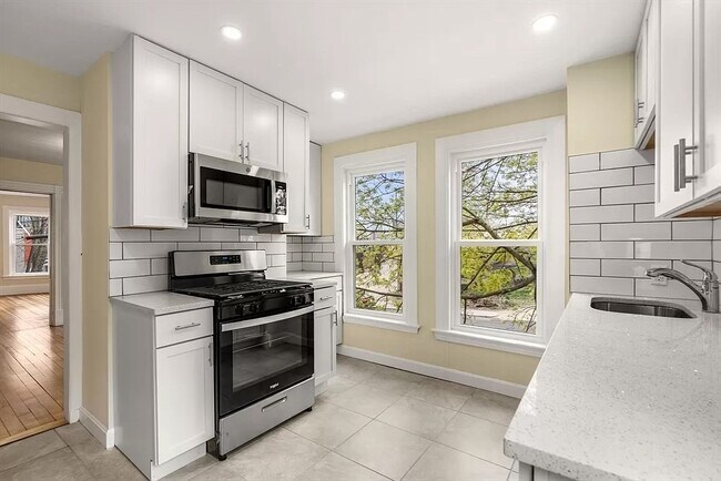 10 Royal St, Unit 2 in Boston, MA - Foto de edificio - Building Photo