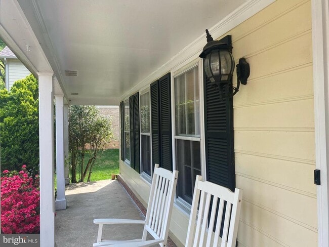 947 Farm Haven Dr in Rockville, MD - Building Photo - Building Photo