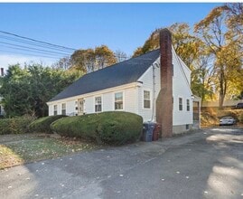 32 E Wyoming Ave, Unit #1 in Melrose, MA - Building Photo - Building Photo