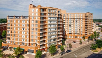 The Reserve at Clarendon Centre in Arlington, VA - Building Photo