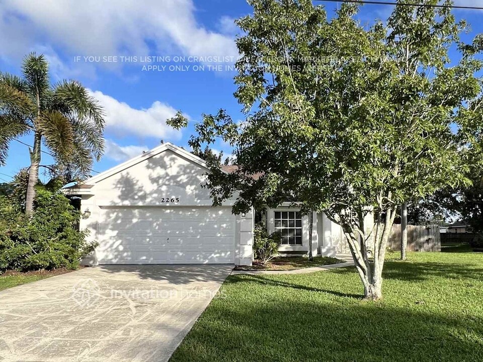 2265 SW Picture Terrace in Port St. Lucie, FL - Building Photo