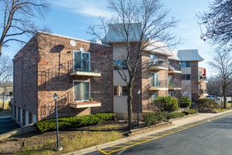 1710 S Arlington Heights Rd in Arlington Heights, IL - Foto de edificio - Building Photo