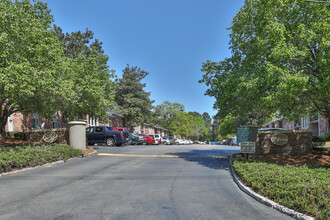 The Landings at Forest Acres in Columbia, SC - Foto de edificio - Building Photo