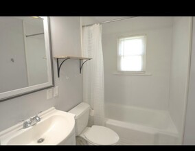 917 W Della St in Springfield, MO - Building Photo - Building Photo