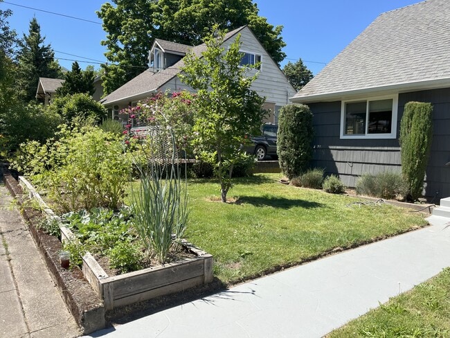 1837 SE Miller St in Portland, OR - Building Photo - Building Photo