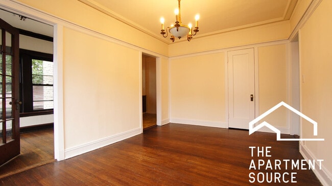 property at 2422 N Sawyer Ave