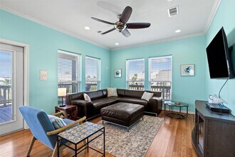 3923 Reeves Dr in Galveston, TX - Building Photo - Building Photo