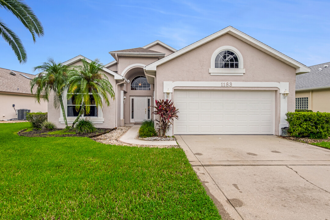 1183 Siesta Key Cir in Port Orange, FL - Foto de edificio