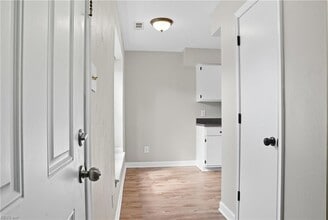 2421 Julie Ct in Virginia Beach, VA - Building Photo - Building Photo