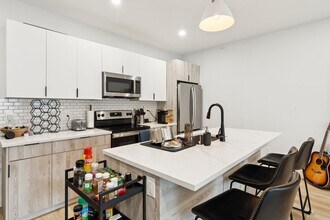 3849 Lancaster Ave, Unit 302 in Philadelphia, PA - Foto de edificio - Building Photo