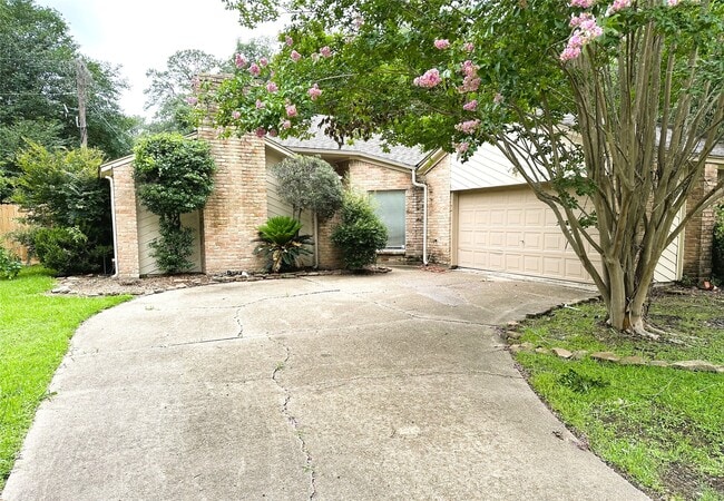 15127 Forest Lodge Dr