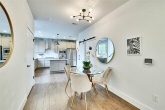 1311 Justin Ln in Austin, TX - Building Photo - Building Photo