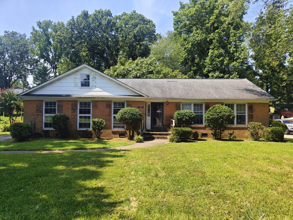 5822 Craftsbury Dr in Charlotte, NC - Foto de edificio