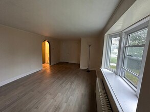 158 Edgemere Ave in West Hartford, CT - Building Photo - Building Photo