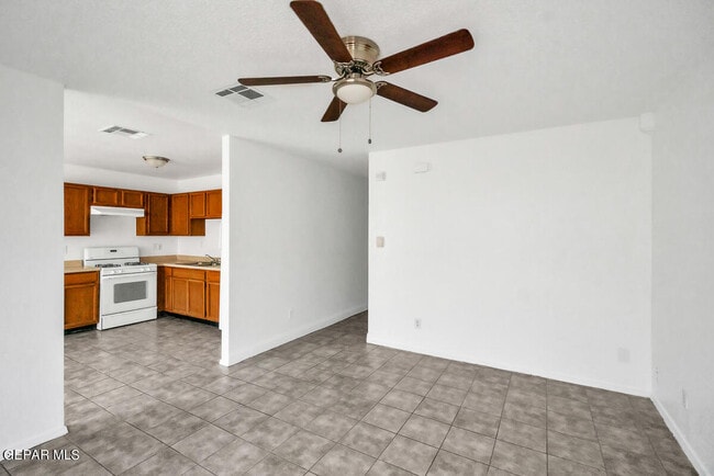 12335 Tierra Baja Way in El Paso, TX - Building Photo - Building Photo