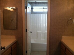 1039 Cardoza Rd in Los Banos, CA - Building Photo - Building Photo