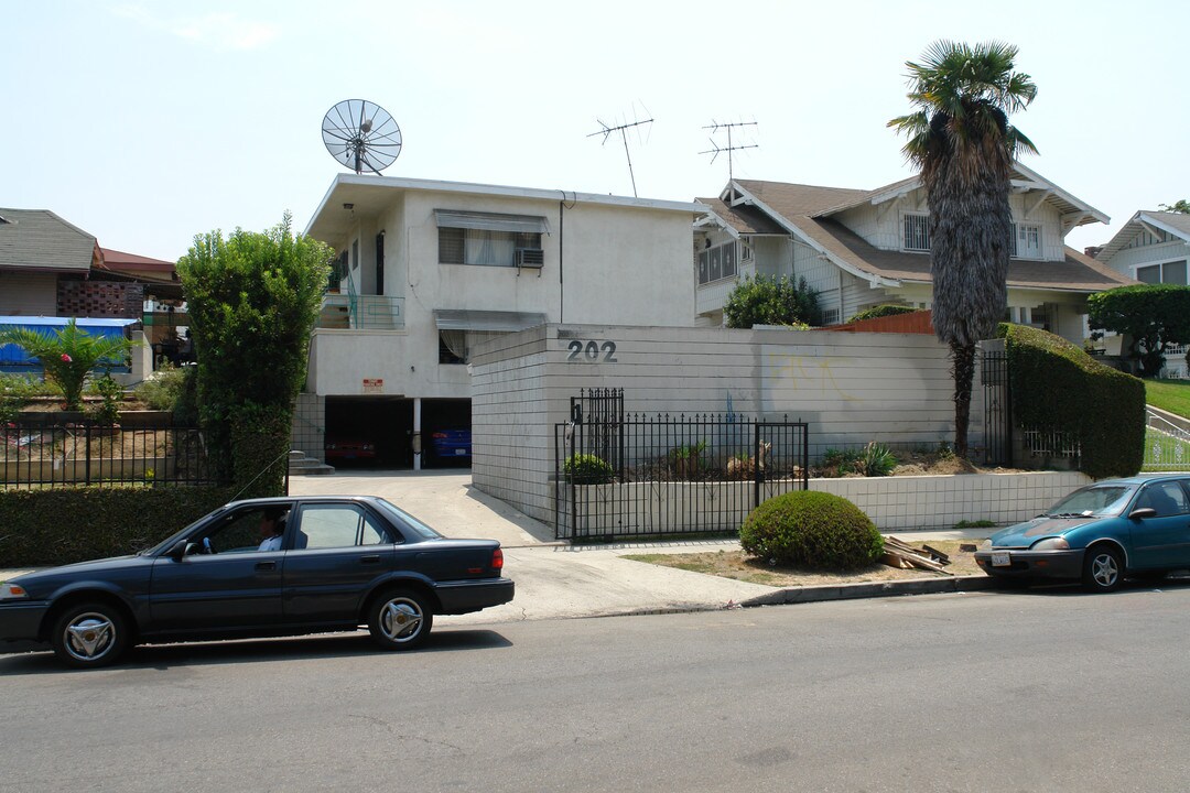 202 S Carondelet St in Los Angeles, CA - Building Photo