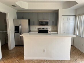 4949 N Harbor Isles Dr in Fort Lauderdale, FL - Building Photo - Building Photo