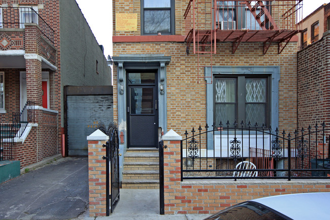 321 Montgomery St in Brooklyn, NY - Building Photo - Building Photo