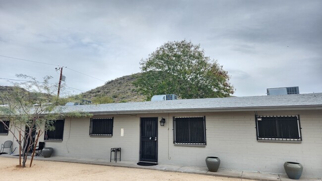 1402 W Becker Ln in Phoenix, AZ - Building Photo - Building Photo