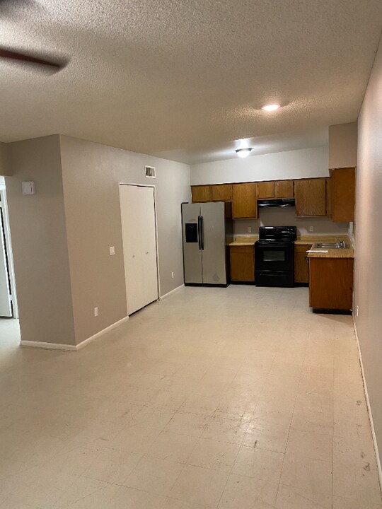 403 E Quail Ave in Apache Junction, AZ - Building Photo