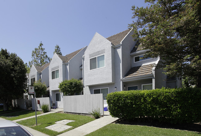 Fountain Circle Townhomes in Davis, CA - Building Photo - Building Photo