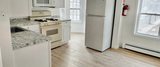 301 Somerset St, Unit B in Gloucester City, NJ - Building Photo - Building Photo