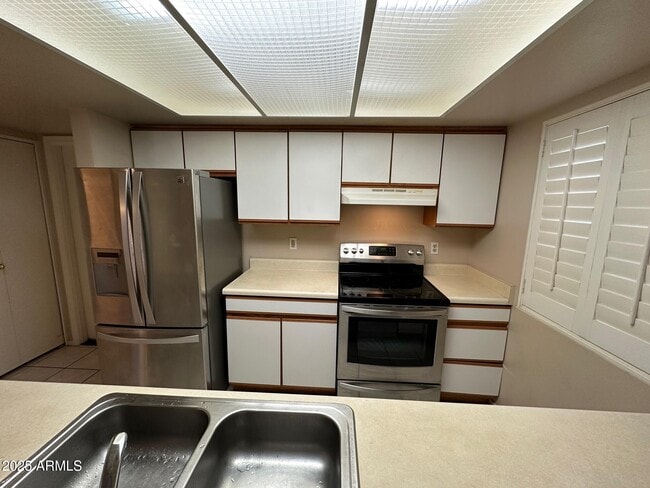 2571 W Marconi Ave in Phoenix, AZ - Building Photo - Building Photo