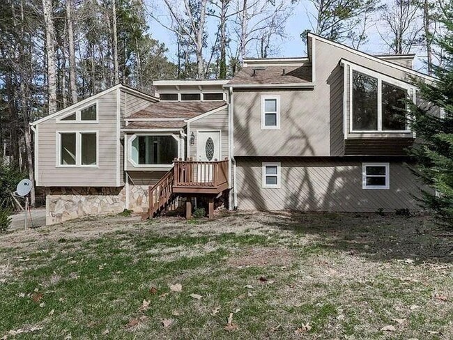 property at 1400 Boxwood Trce NW