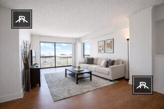 15 N Beacon St, Unit 815 in Boston, MA - Building Photo - Building Photo