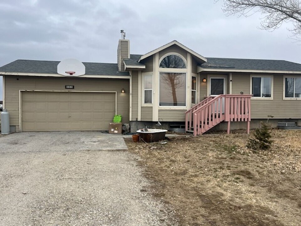 660 Thistle Dr in Spring Creek, NV - Building Photo