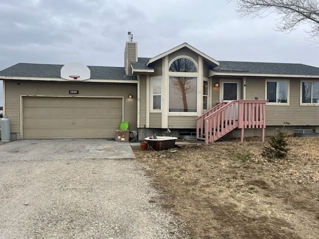 property at 660 Thistle Dr