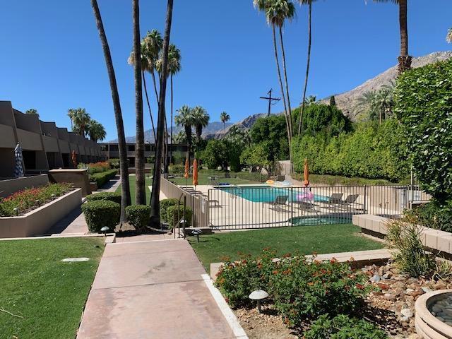 197 W Vía Lola in Palm Springs, CA - Building Photo