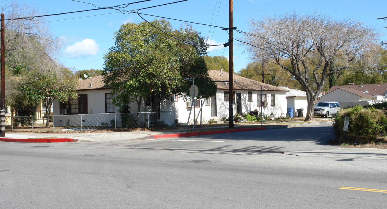 7002 Hazeltine Ave in Van Nuys, CA - Building Photo